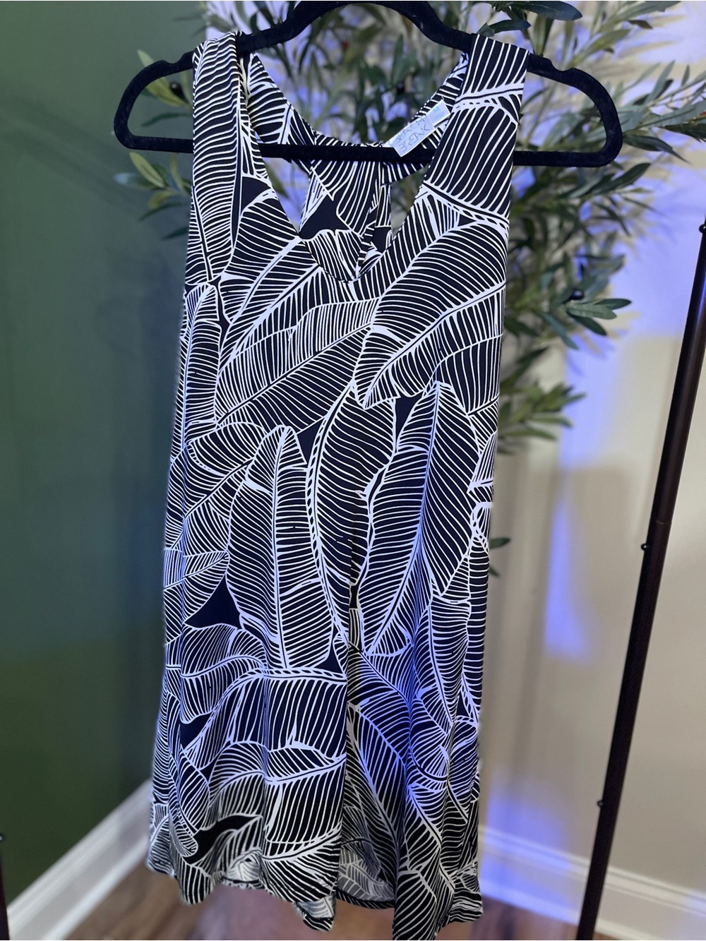 Sleeveless Black & White Leaf-Print Mini Dress